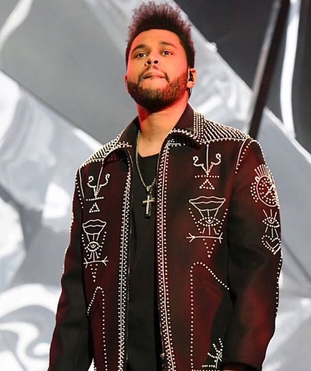 Kanye West berkolaborasi dengan The Weeknd dalam lagu yang bercerita tentang kesehatan mental Kanye yang bertarung melawan cinta terhadap keluarganya.