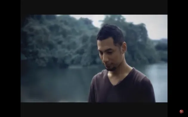 Dan kalau semisal Tom Hiddleston tetap merasa galau, maka lagu Takkan Terganti dari Marcell Siahaan ini wajib untuk didengar. Nah, kalau menurut kamu sendiri bagaimana KLovers? :)