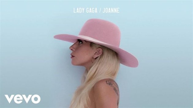 Yang pertama adalah track Million Reasons dari Lady Gaga. Kenapa lagu ini sedih? Meski secara eksplisit, Lady Gaga menulis lagu ini untuk mantan kekasihnya, Taylor Kinney, ketika hubungan mereka berakhir di bulan Juli lalu.