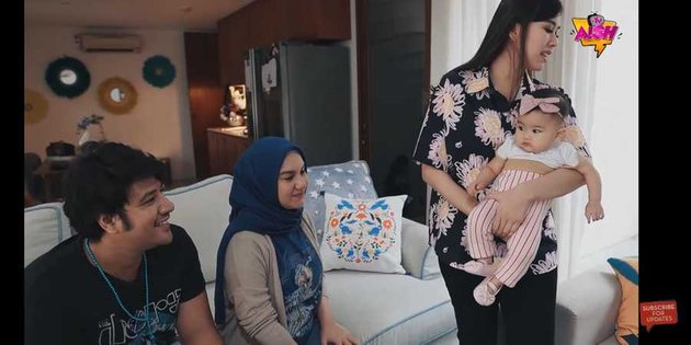 10 Moments Ammar Zoni and Irish Bella Caring for Syahnaz's Twin Babies, Practicing Being Alert Parents