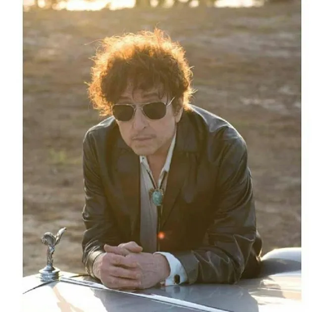 Salah satu musisi blues/rock dan country terbaik Amerika, Bob Dylan, mendapat penghargaan nobel di bidang literatur.