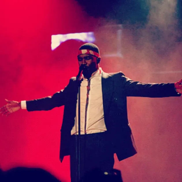 Setelah 4 tahun tak terdengar kabar maupun rilisan baru, akhirnya Frank Ocean kembali dengan merilis album terbarunya, BLONDE. Dengan rekor yang mengagumkan, Frank benar-benar menjawab penantian para fansnya.