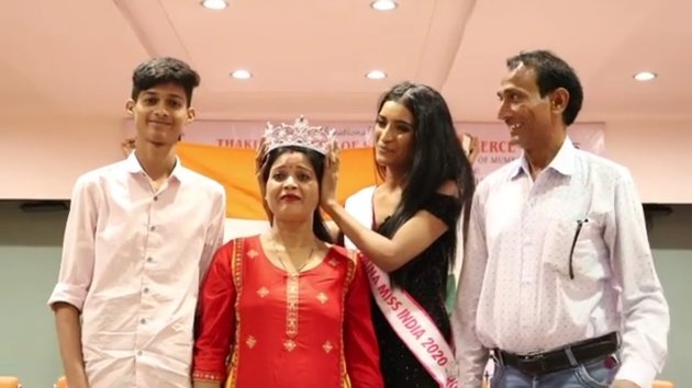 10 Touching Moments when Manya Singh Touches Her Mother's Feet and Rides Her Father's Bajai, Still Wearing Miss India Dress
