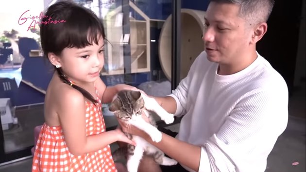 10 Sweet Moments of Gading and Gisel Playing with Gempi and Cats at Home, Flooded with Support and Prayers for Reconciliation by Netizens