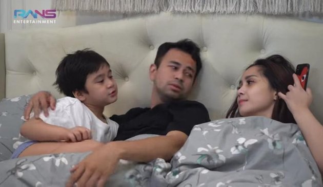 10 Intimate Moments of Raffi Ahmad and Nagita on the Bed During Valentine's Day, Rafathar Laughs When They Kiss