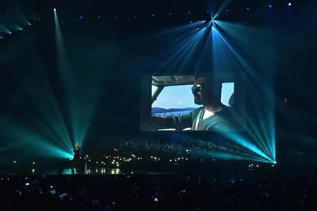 Yang pertama tentu saja momen tribute untuk George Michael oleh teman-temannya mulai dari Pepsie, Andrew Ridgeley, dan Shirley. Selain itu, Chris Martin juga ikut menyanyikan salah satu lagu Wham! yang berjudul A Different Corner.