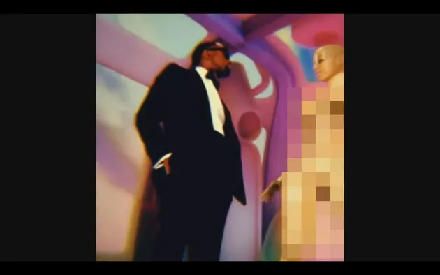 Yang pertama adalah Kanye West dengan music video untuk lagunya yang berjudul Robocop. Dalam MV tersebut, tampak wajah Amber Rose dalam wujud sebuah boneka dan Kanye dengan gaya formalnya yang khas.