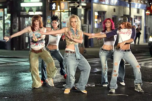 Karena cedera lutut selama proses penggarapan koreografinya, Britney Spears dipaksa harus membuang semua adegan dari music video untuk lagunya yang berjudul Outrageous.