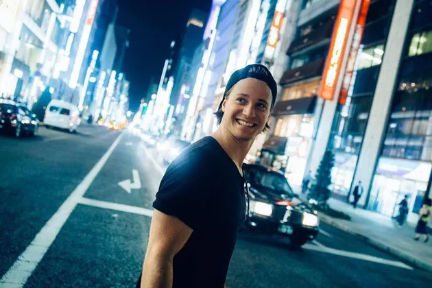 DJ yang satu ini featuring dengan Andrew Jackson. Ya, Kygo akan membawakan lagu berjudul 'Cruise'.