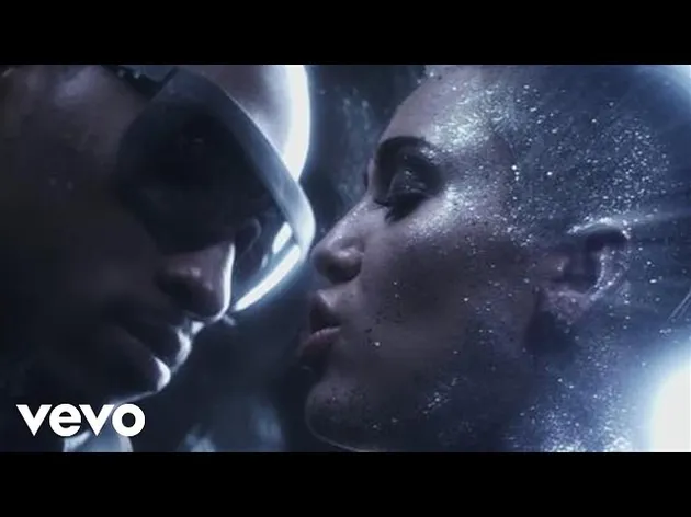 10 Music Video Bernuansa Futuristik