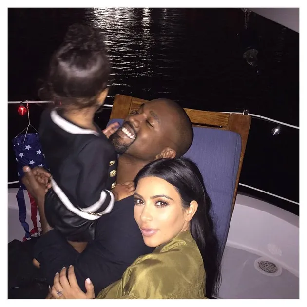 Kim Kardashian melahirkan bayi laki-laki