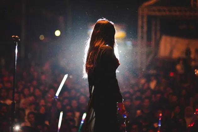 10 Lirik Terbaik Isyana Sarasvati Untuk Caption Instagram