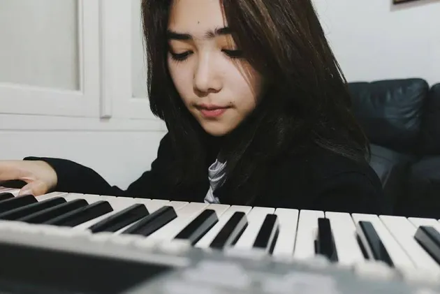 10 Lirik Terbaik Isyana Sarasvati Untuk Caption Instagram