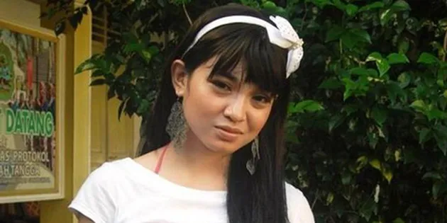 Dewi Angin Angin yang merupakan penyanyi dangdut asal Yogyakarta harus berpulang di usia muda yakni 26 tahun.