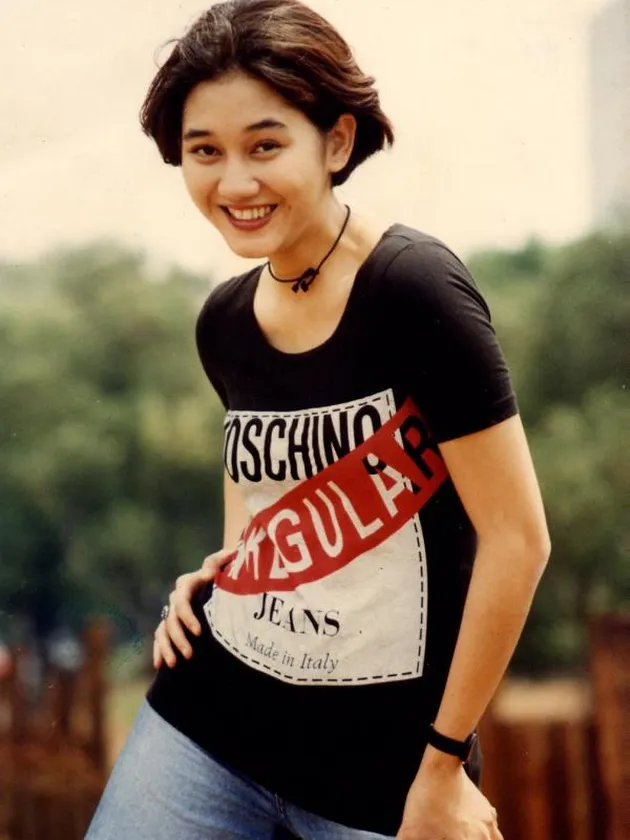 Nike Ardilla meninggal di usia 19 tahun karena kecelakaan mobil yang dialaminya pada tahun 1995 di Bandung. Ditemukan beberapa kejanggalan dalam kematiannya.