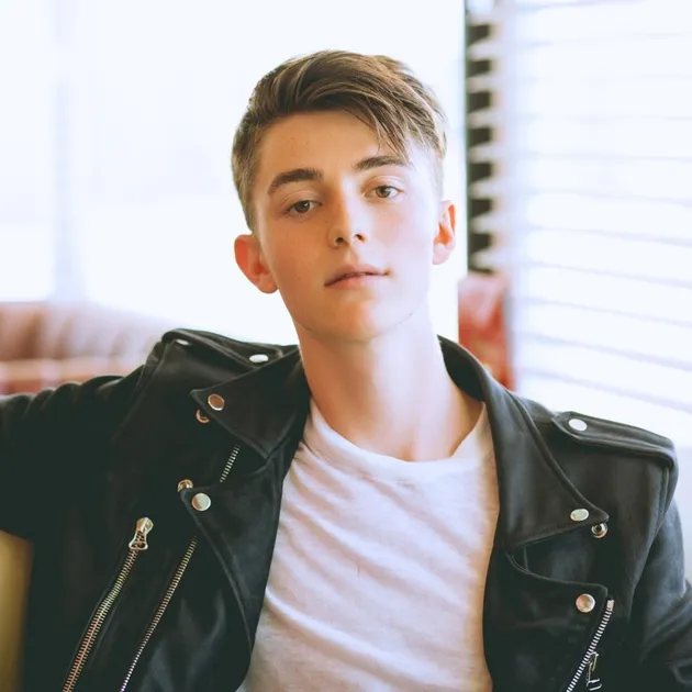 10 Penyanyi Yang Sempat Diidentikkan Dengan Justin Bieber