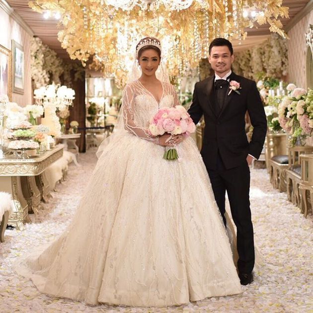 11 Pernikahan  Selebriti Indonesia Yang  Megah dan Tak  