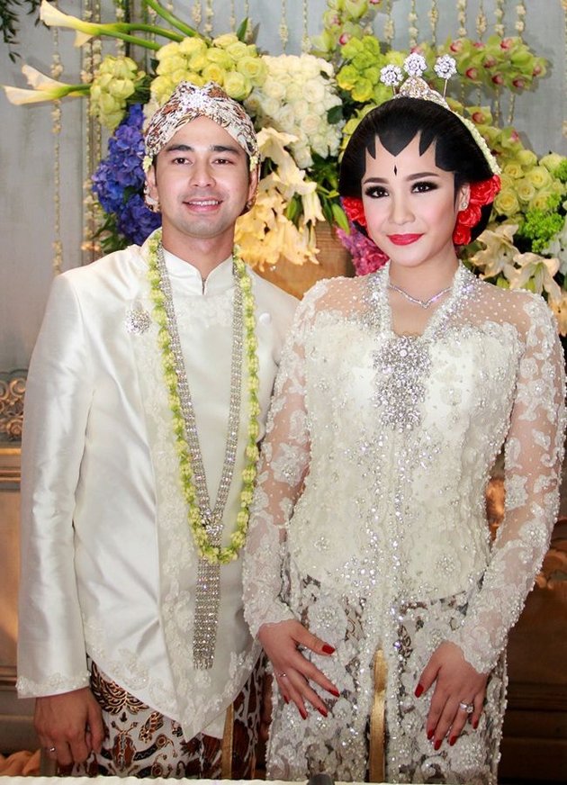 10 Indonesian Celebrity Weddings That Stirred Public Attention, Broadcasted Live on Private TV - Garnering Pros and Cons