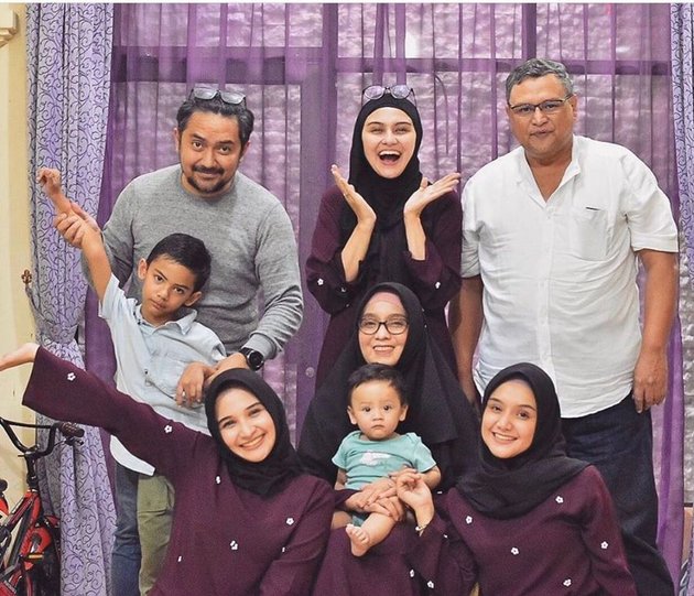 10 Beautiful Charms of Sarah Syahirah, Zee Zee Shahab's Sister Who is Now a Medical Worker Handling Corona Virus Patients