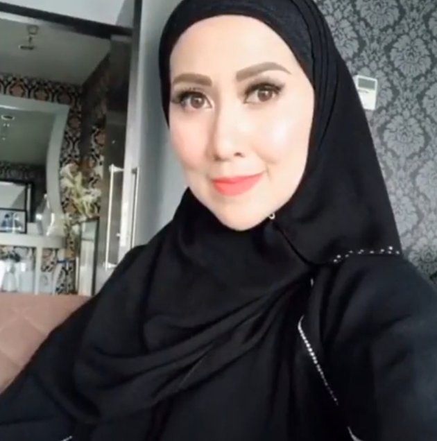 10 Beautiful Charms of Venna Melinda in Hijab, Getting Closer with Febby Rastanty