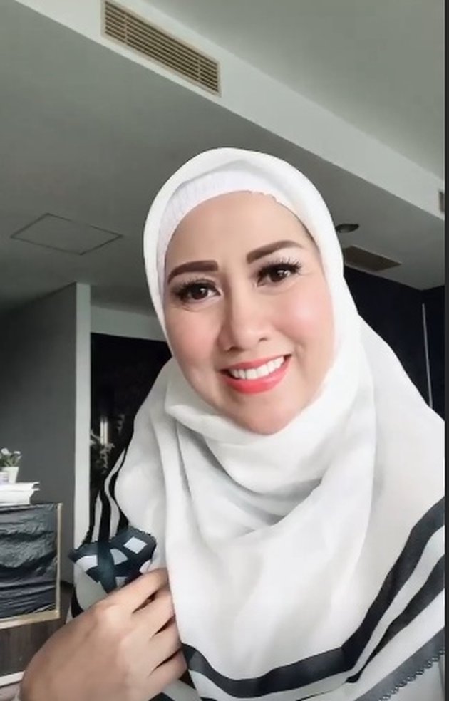 10 Beautiful Charms of Venna Melinda in Hijab, Getting Closer with Febby Rastanty