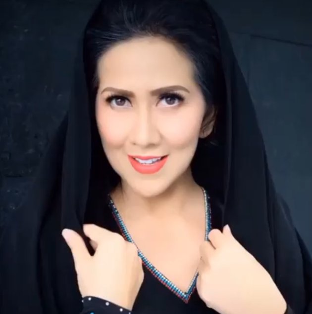 10 Beautiful Charms of Venna Melinda in Hijab, Getting Closer with Febby Rastanty