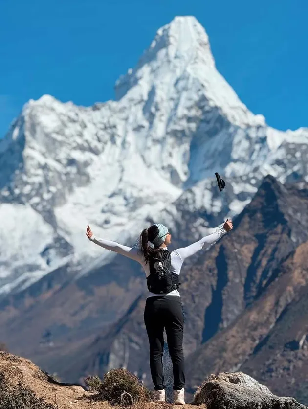  Potret Angela Gilsha mendaki Everest Base Cam