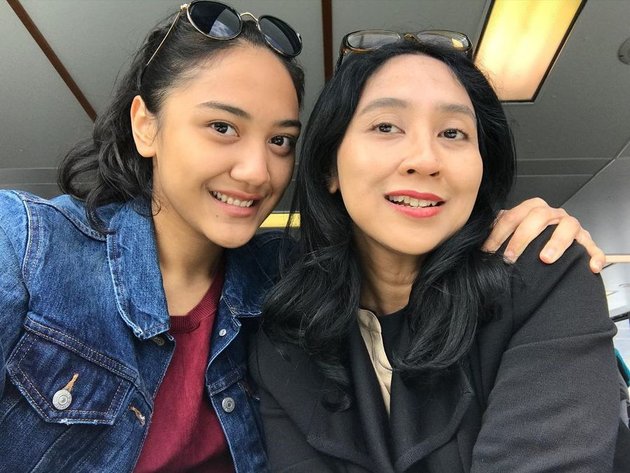 10 Portraits of Anita Ratnasari, the Humble and Beautiful Mother of Putri Tanjung who Looks Forever Young at the Age of 52