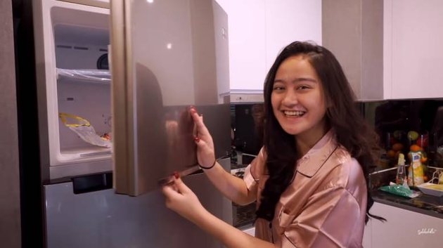 10 Photos of Salshabilla Adriani's Apartment, Has a Dream Sofa But Empty Fridge