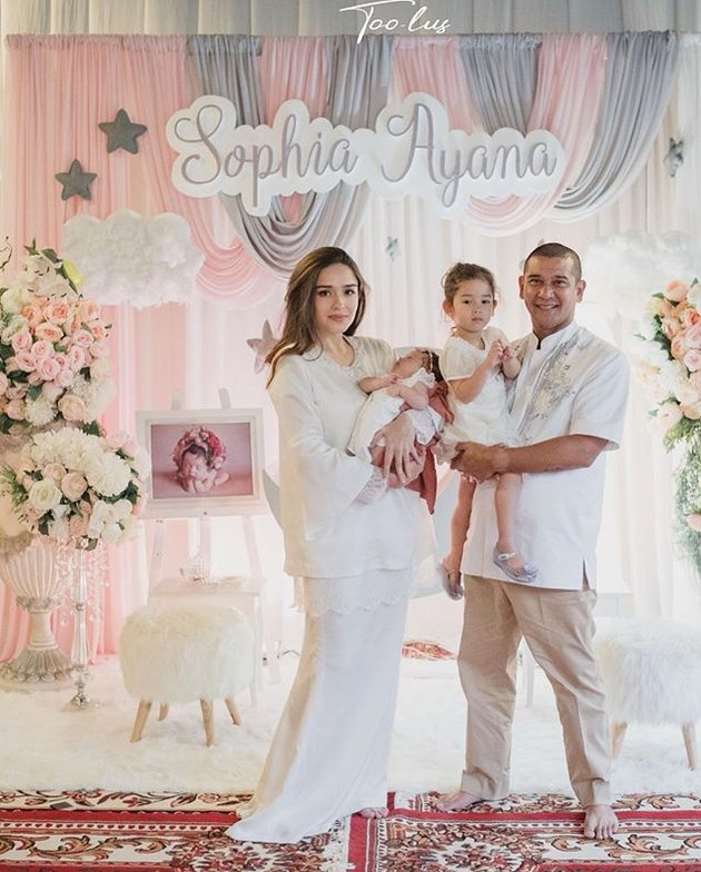 10 Potret Aqiqah Sophia Ayana Yasmine Wildblood's Second Child, Beautiful Pink Nuance