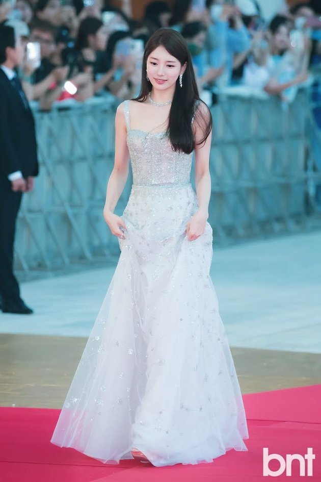 10 Best Dressed Artist Portraits on the Red Carpet of The 2nd Blue Dragon Series Awards, Yoona Girls Generation - Song Hye Kyo Super Stunning!