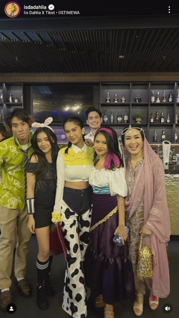 10 Portraits of Artists at Azizah Salsha's Birthday Party Not Attended by Pratama Arhan, Iis Dahlia Looks Beautiful Like an Indian Girl - Rachel Vennya Becomes a Cute Version of Anna