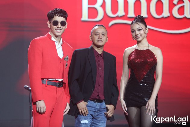 10 Portraits of Celebrities Attending 'Rumah Cerita Bertabur Bintang', Featuring Dian Sastrowardoyo Looking Beautiful in a Leather Jacket - Wulan Guritno Looking Elegant in a Red Dress