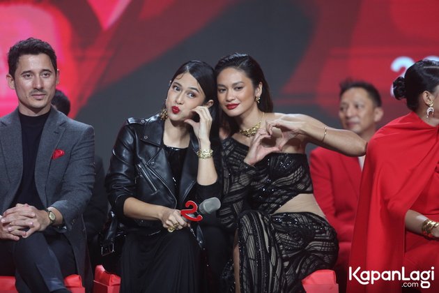 10 Portraits of Celebrities Attending 'Rumah Cerita Bertabur Bintang', Featuring Dian Sastrowardoyo Looking Beautiful in a Leather Jacket - Wulan Guritno Looking Elegant in a Red Dress