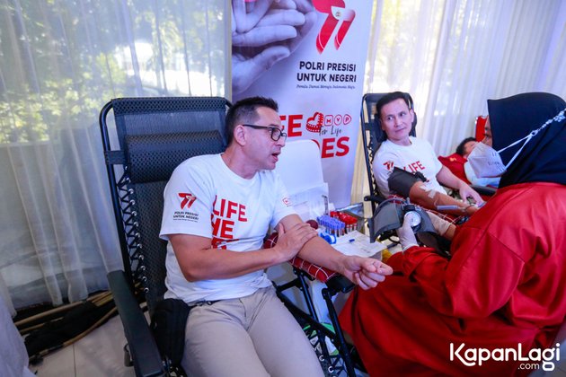 10 Famous Artists Participate in Blood Donation: Ari Wibowo, Marcelino Lefrandt, and Olla Ramlan