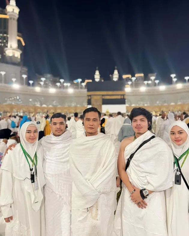 Haji Atta Halilintar dan Aurel Hermansyah