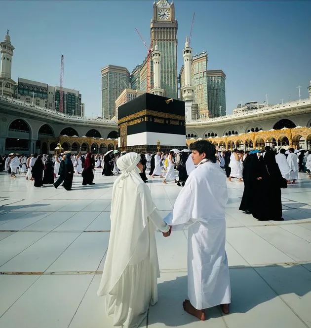 Haji Atta Halilintar dan Aurel Hermansyah