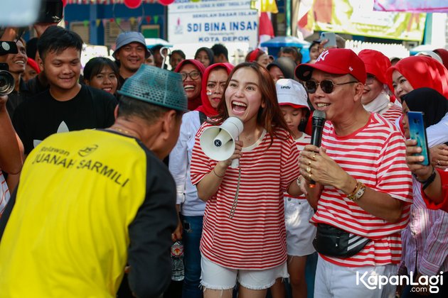 10 Portraits of Ayu Ting Ting and Family Wearing Red and White Shirts, Singing HARI MERDEKA while Going Around the Village