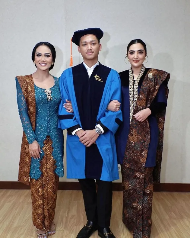Azriel Hermansyah Wisuda