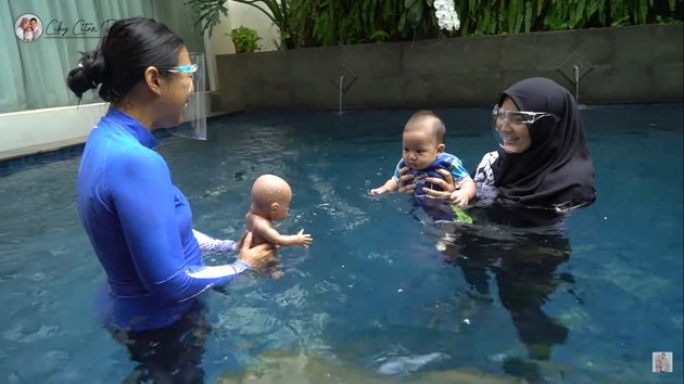 10 Portraits of Baby Athar, the Child of Citra Kirana and Rezky Aditya, Learning to Swim, Making You Feel Delighted