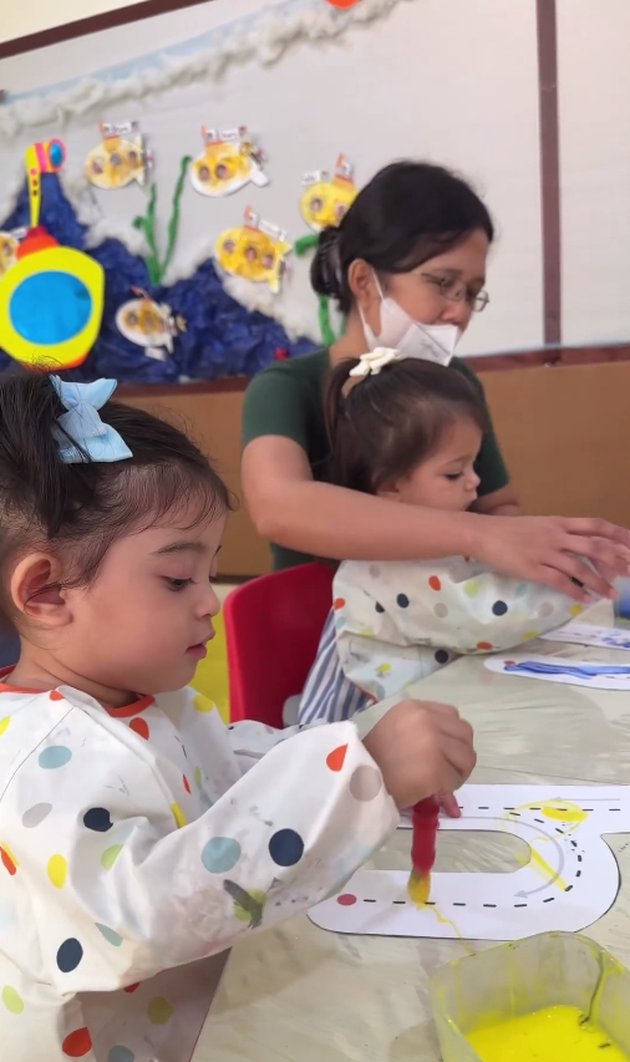 10 Portraits of Baby Guzel on the First Day of School, Eager and Brave to Express in Class - Beautiful Like a Doll