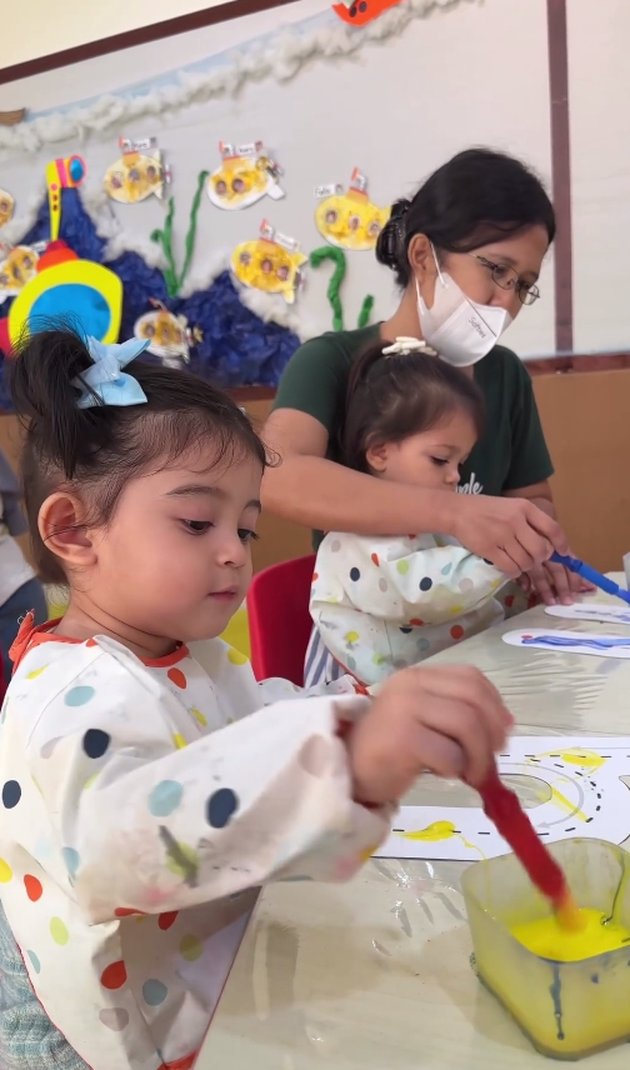 10 Portraits of Baby Guzel on the First Day of School, Eager and Brave to Express in Class - Beautiful Like a Doll