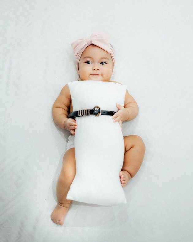 10 Portraits of Baby Sada, the Beautiful and Adorable Daughter of Fitri Tropica with Round Eyes