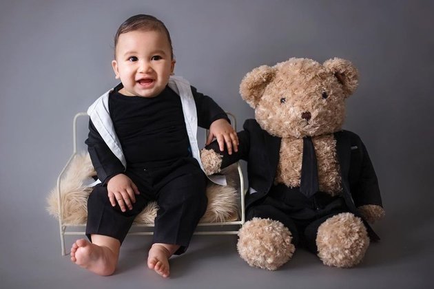 10 Portraits of Baby Ukkasya, Zaskia Sungkar and Irwansyah's Adorable Child, His Sweet Smile Melts Hearts