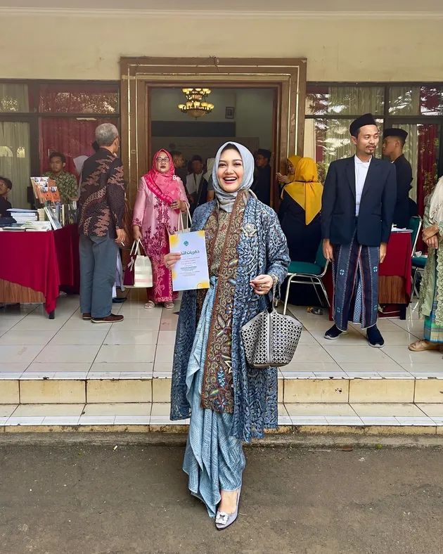 Bella Saphira Berhijab