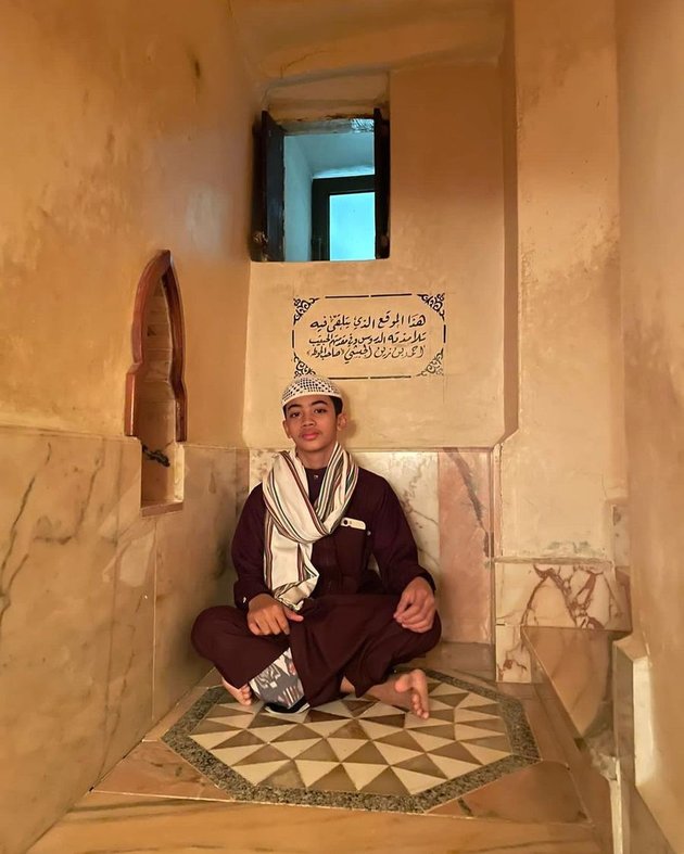 10 Pictures of Bilal Ataya, Umi Pipik's Youngest Child who is Currently Studying in Tarim, Yemen, His Vibe Resembles Late Uje - Prayed to Become a Scholar