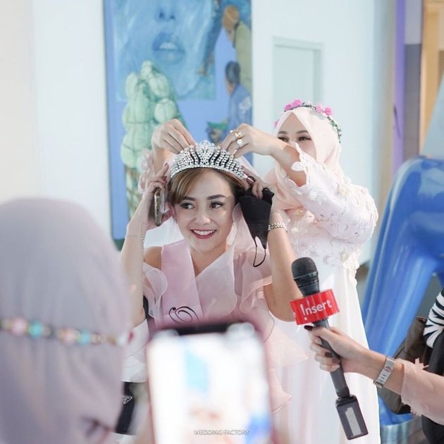 10 Photos of Citra Monica's Bridal Shower, Ifan Seventeen's Future Wife, Face Painted - Parade Around the Mall