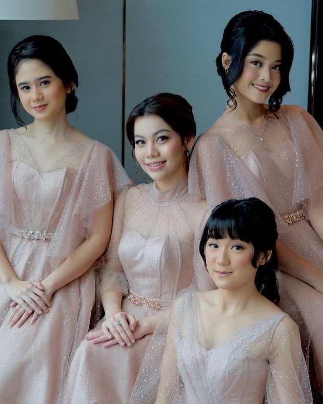 10 Portraits of Bridesmaids at the Wedding Reception of Ria Ricis & Teuku Ryan, Featuring Tissa Biani - Natasha Wilona