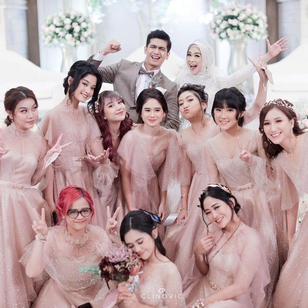 10 Portraits of Bridesmaids at the Wedding Reception of Ria Ricis & Teuku Ryan, Featuring Tissa Biani - Natasha Wilona