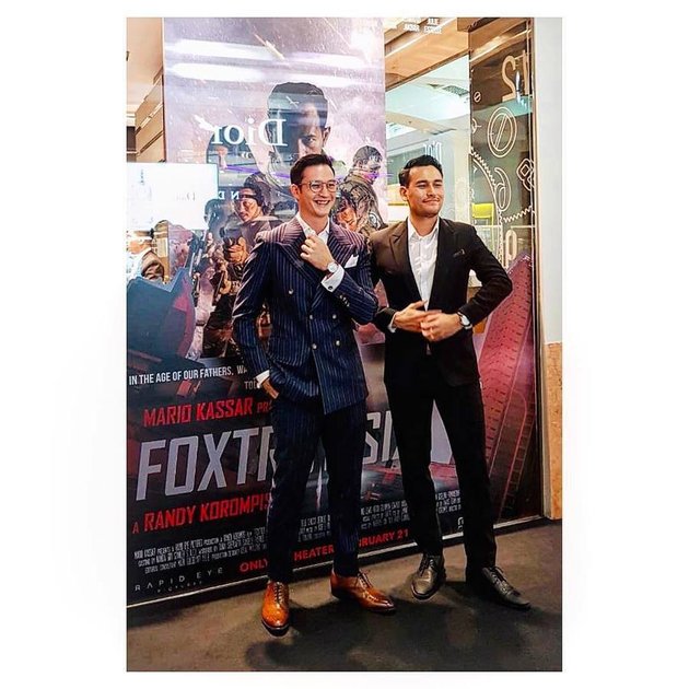 10 Portraits of Bromance between Arifin Putra and Mike Lewis, Handsome Duo who are Good Friends